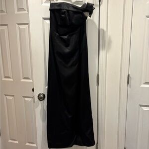 Black Strapless Evening Gown with Decorative Brooch